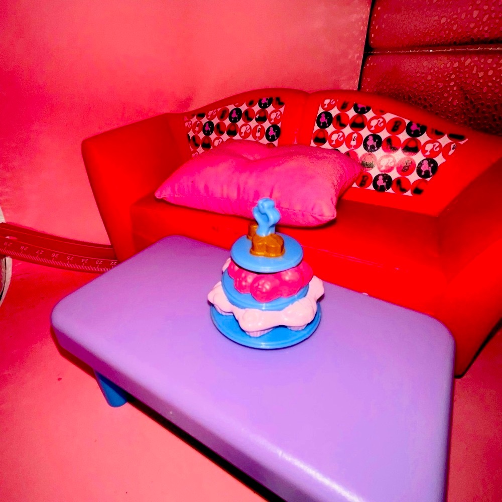 Barbie little tikes coffee table couch sofa set accessoriesdessert & pillow